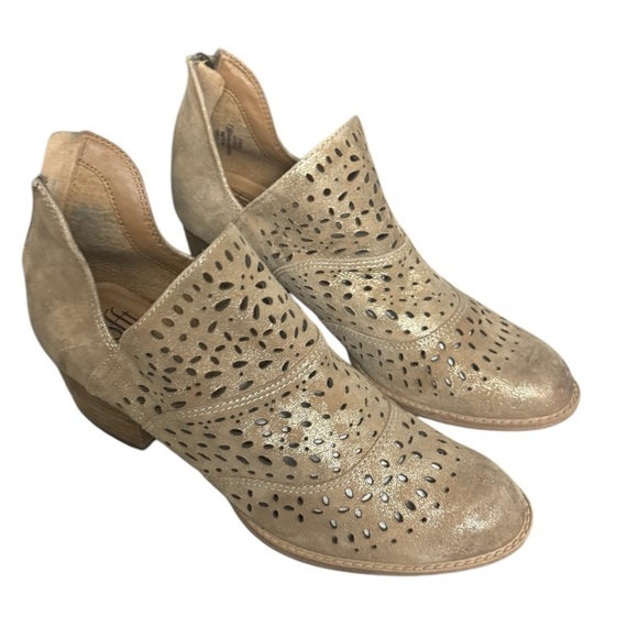 Sofft Wyoming Laser Cut Metallic Bootie Size 7.5 - Picture 1 of 5